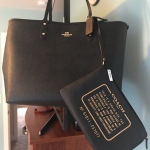 Brand NWT- Coach Reversible Tote- Black w/ zip bag